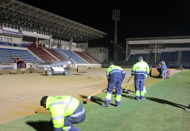 Ipurua futbol zelaia mantentzea. Eibar